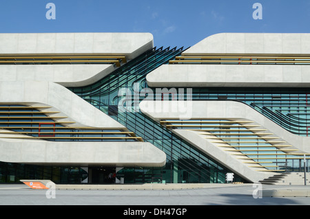 Eingangsfassade und Fenster zum Pierresvives Sports Centre von Zaha Hadid Montpellier France Stockfoto