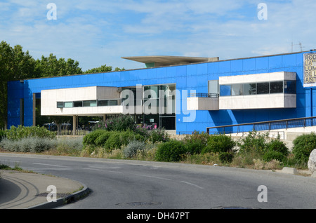 Hauptfassade des Archäologischen Museums Arles oder Musée de l'Arles Antique von Henri Ciriani Arles Provence France Stockfoto