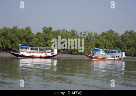Ausflugsboote am Sundarbans Nationalpark West Bengal Kalkutta Indien Stockfoto