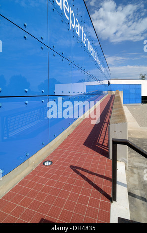 Rampe für Behinderte Eingang zum archäologischen Museum oder Musée de l'Arles antike Arles Provence Frankreich Stockfoto