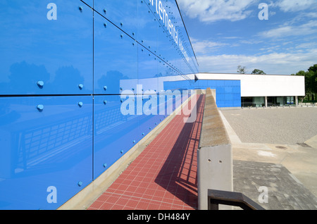 Rampe Rollstuhl Zugang archäologischen Museum oder Musée de l'Arles antike Arles Provence Frankreich Stockfoto