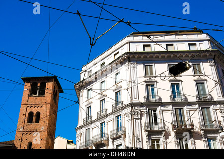 San Satiro Glockenturm und Gebäude in Missori Platz, Mailand, Italien Stockfoto