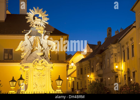 Arche des Bundes in der Abenddämmerung, Györ, West-Transdanubien, Ungarn Stockfoto