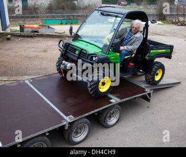 Ein John Deere Gator in Aktion UK Stockfoto