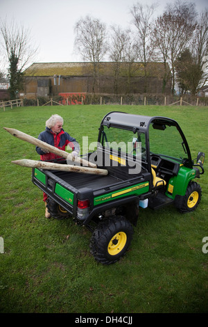 Ein John Deere Gator in Aktion UK Stockfoto