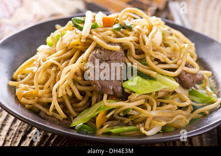 Yakisoba Nudeln mit Rindfleisch Stockfoto