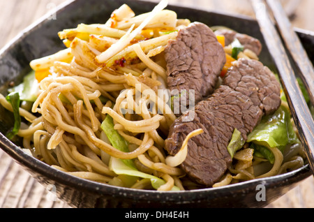 Yakisoba Nudeln mit Rindfleisch Stockfoto