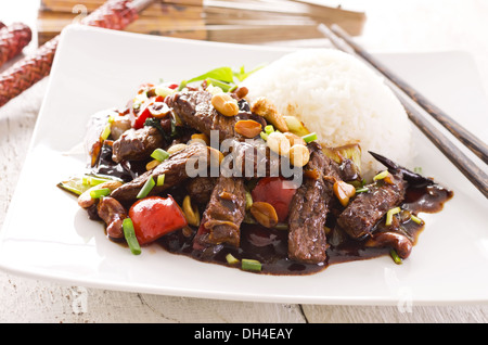 Chinesisches Rindfleisch mit Reis Stockfoto