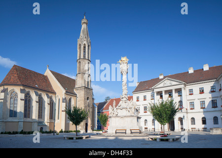 Ziege Kirche und Dreifaltigkeitssäule in Hauptplatz, Sopron, West-Transdanubien, Ungarn Stockfoto