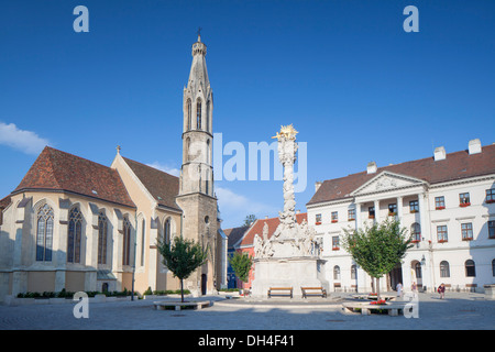 Ziege Kirche und Dreifaltigkeitssäule in Hauptplatz, Sopron, West-Transdanubien, Ungarn Stockfoto