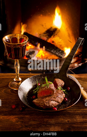 Rindfleisch-Steaks in der Pfanne Stockfoto