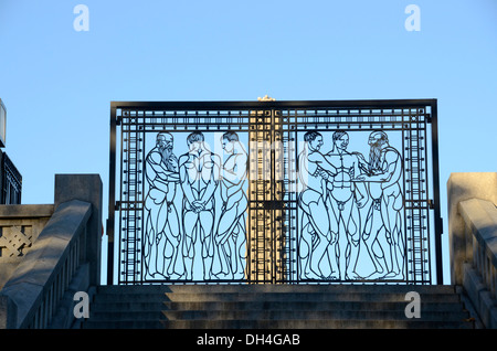 Tor zum Vigeland Skulpturenpark mit Bronze und Granit Skulpturen des Bildhauers Gustav Vigeland. norwegische Oslo, Norwegen Stockfoto