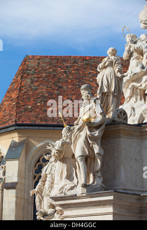 Dreifaltigkeitssäule in Hauptplatz in der Abenddämmerung, Sopron, West-Transdanubien, Ungarn Stockfoto