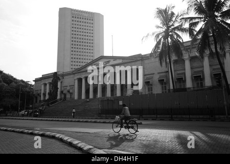 RBI Gebäude Rathaus Asiatic Society zentrale Staatsbibliothek Horniman Kreis Fahrrad Mumbai Maharashtra Indien Asien Juni 2012 Stockfoto