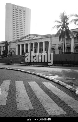 RBI Gebäude Rathaus asiatische Gesellschaft Zustand zentrale Bibliothek Zebra crossing Mumbai Maharashtra Indien Asien Juni 2012 Stockfoto