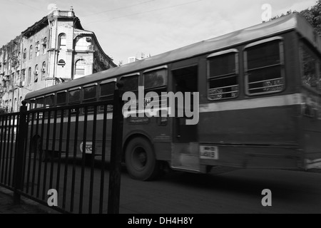 Zaun-Bus Botawala Gebäude Horniman Kreis Mumbai Maharashtra Indien Asien Juni 2012 Stockfoto