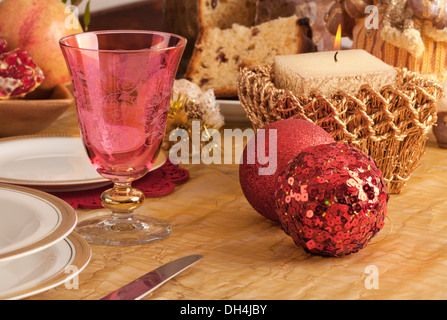 Detail von einem Glas Murano in eine Weihnachtstafel. Stockfoto