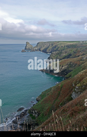 Norden Cornish (Atlantik) Küste zwischen Boscastle und Tintagel, Cornwall, England, UK Stockfoto