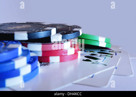 Pokerchips Royal Flush-Karten Stockfoto