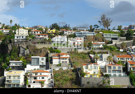 Madeira Portugal. Luxusvillen in den Hang in der exklusiven Gegend von Garajau Stockfoto