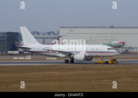 Ein VIP-Airbus A319 auf das Airbus-Werk in Hamburg, Deutschland Stockfoto