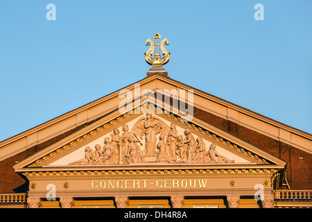 Niederlande, Amsterdam, Music Hall genannt Concertgebouw. Detail des Daches. Sunrise Stockfoto