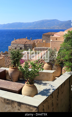 Blick über die Dächer in Monemvasia Griechenland Stockfoto