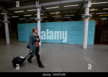 St Pancras-London, UK. 31. Oktober 2013. Londoner Kaufhaus Fortnum & Mason bereitet sich auf einen Laden im Bahnhof St Pancras Credit: Amer Ghazzal/Alamy Live-Nachrichten Stockfoto