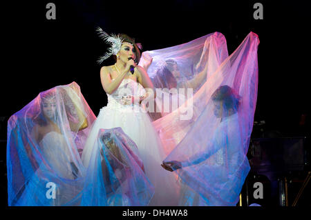 Bangkok, Thailand, 31. Oktober 2013. Thai Tänzer setzen auf Halloween-Show. Tawandang deutsche Brauerei Credit: Kraig Lieb / Alamy Live News Stockfoto