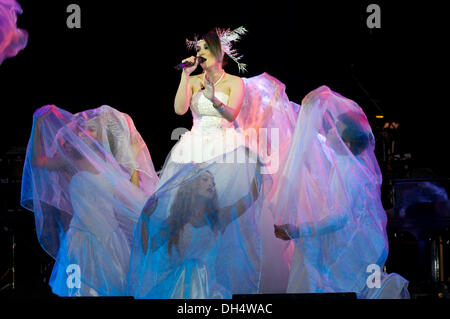 Bangkok, Thailand, 31. Oktober 2013. Thai Tänzer setzen auf Halloween-Show. Tawandang deutsche Brauerei Credit: Kraig Lieb / Alamy Live News Stockfoto