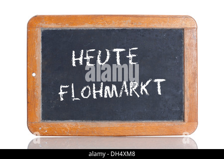 Alte Schultafel mit den Worten HEUTE FLOHMARKT, Deutsch für Flohmarkt heute Stockfoto