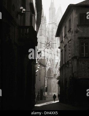 Das "grüne Herz Italiens", Umbrien, liegt in der Mitte von Italien ohne Zugang zum Meer und ist bekannt für seine schöne Landschaft & Gebäude Stockfoto