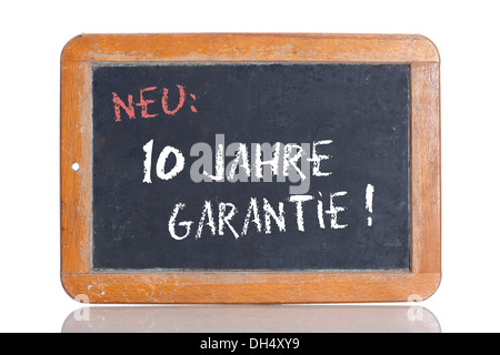 Alte Schultafel mit den Worten NEU: 10 JAHRE GARANTIE!, Deutsch für New: 10 Jahre Garantie! Stockfoto