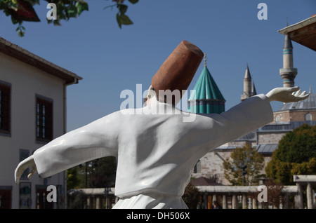 Statue von einem wirbelnden Derwisch Konya, Zentral-Türkei Stockfoto