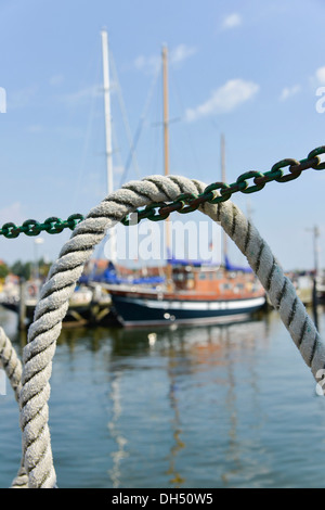 Schiffs-Seil über eine Kette, Schlei, Schleswig-Holstein Stockfoto