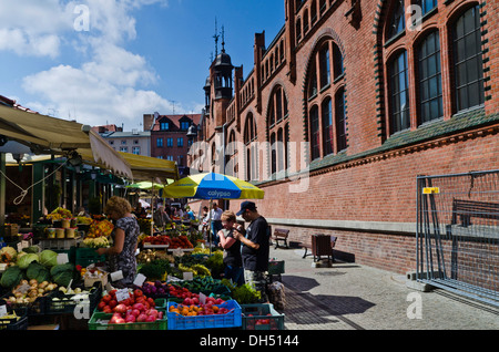 Obst und Gemüse steht nächsten zu der Markthalle, Gdansk, Polen, Europa Stockfoto