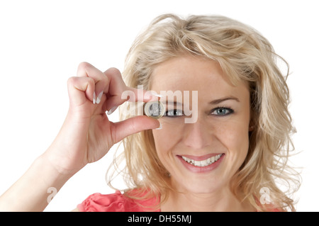 lächelnde Frau mit ein-Euro-Münze Stockfoto