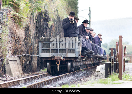 Eine Schwerkraft-Schiefer Bahn auf der Schiene wieder, Wales Stockfoto