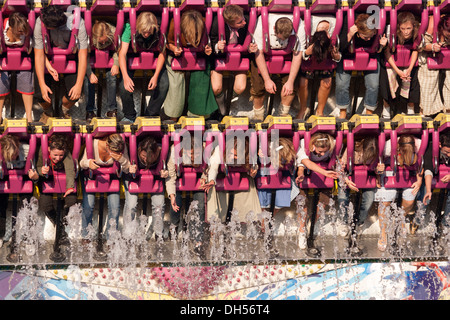 Top Spin Ride mit Wasser im größten Bierfest der Welt München, Deutschland. 2007 Stockfoto