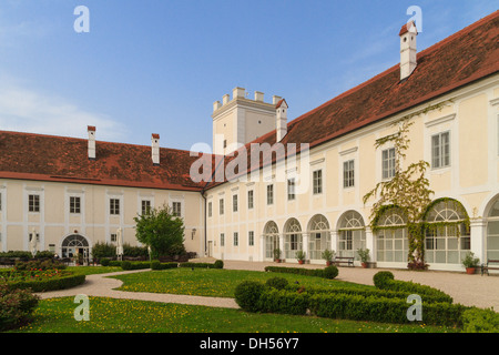 Enns Schloss und Garten, Oberösterreich Stockfoto