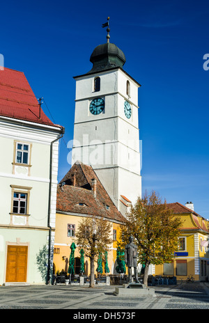 Rat-Turm, erbaut im 13. Jahrhundert platziert im großen Ring. Sibiu, Siebenbürgen, Rumänien. Stockfoto