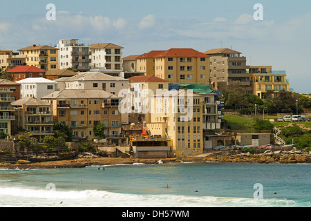 Wohnung Gebäude mit Blick auf Bondi Beach und dem Pazifischen Ozean in der Nähe von City of Sydney NSW Australia Stockfoto