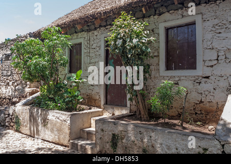 Rua de Banana älteste Straße für die Patriarchen mit Bananenblattdächern so der Name, Cidade Velha, früher Ribeira Grande, Santiago Island, Kap Verde Stockfoto