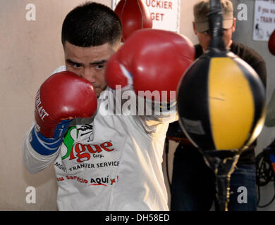 Oxnard, Kalifornien, USA. 31. Oktober 2013. Ex-Weltmeister BRANDON '' Bam Bam'' RIOS host seine einzige US-Medien Training Donnerstag, den 31. Oktober an der Robert Garcia Boxing Academy. Rios ist in der Tiefe Ausbildung für seine mit Spannung erwartete im Weltergewicht Kollision mit Kämpfer des Jahrzehnts, Kongressabgeordneter MANNY "Pacman" PACQUIAO. Rios fährt für Macau am 11. November, an die Umgebung gewöhnen. Bildnachweis: ZUMA Press, Inc./Alamy Live-Nachrichten Stockfoto