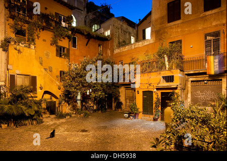 Arco Degli Acetari, Hinterhof bei Dämmerung, Rom, Italien, Europa Stockfoto