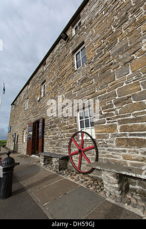 Inseln von Orkney, Schottland. Malerische Aussicht auf Tromiston Mill ist ein Beispiel für ein Ende des 19. Jahrhunderts schottische Wassermühle. Stockfoto