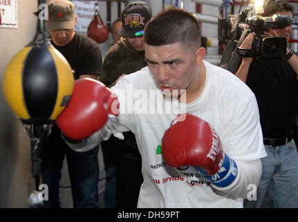 Oxnard, Kalifornien, USA. 31. Oktober 2013. Ex-Weltmeister BRANDON '' Bam Bam'' RIOS host seine einzige US-Medien Training Donnerstag, den 31. Oktober an der Robert Garcia Boxing Academy. Rios ist in der Tiefe Ausbildung für seine mit Spannung erwartete im Weltergewicht Kollision mit Kämpfer des Jahrzehnts, Kongressabgeordneter MANNY "Pacman" PACQUIAO. Rios fährt für Macau am 11. November, an die Umgebung gewöhnen. Bildnachweis: ZUMA Press, Inc./Alamy Live-Nachrichten Stockfoto