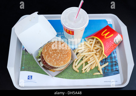 McDonald's Mahlzeit des Big Mac, Pommes Frites und ein alkoholfreies Getränk Stockfoto