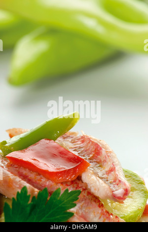 Gemüse mit gestreiften Rotbarbe, Tumbet de Salmonete Stockfoto