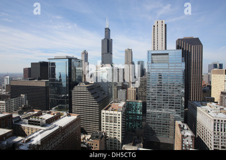 Einen Blick von oben auf die Skyline von Chicago einschließlich der Willis Tower. Stockfoto